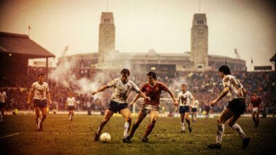 Charlie Nicholas scoring for Arsenal in 1987 League Cup final